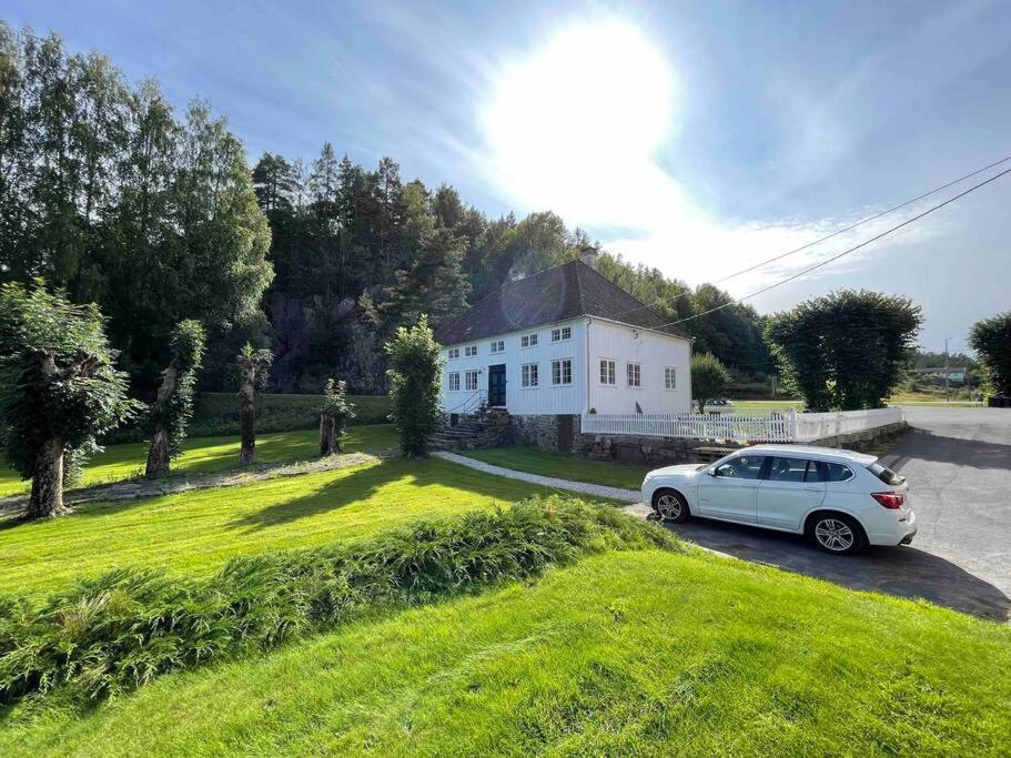 Bosvik Gard, Nyrenovert Leilighet I Hovedhus Fra 1756 Risør Buitenkant foto