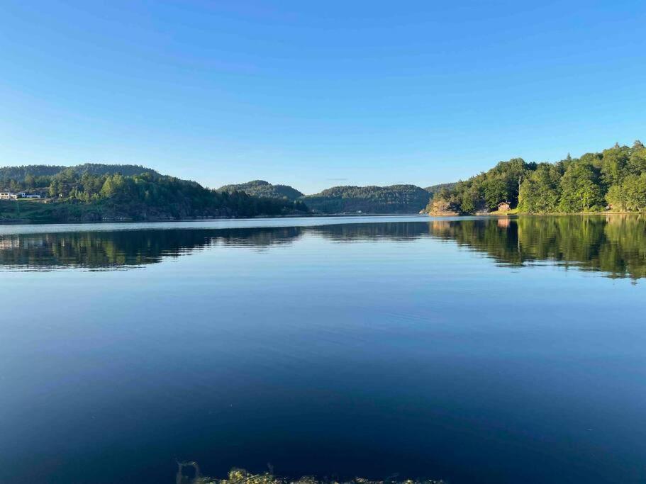 Bosvik Gard, Nyrenovert Leilighet I Hovedhus Fra 1756 Risør Buitenkant foto